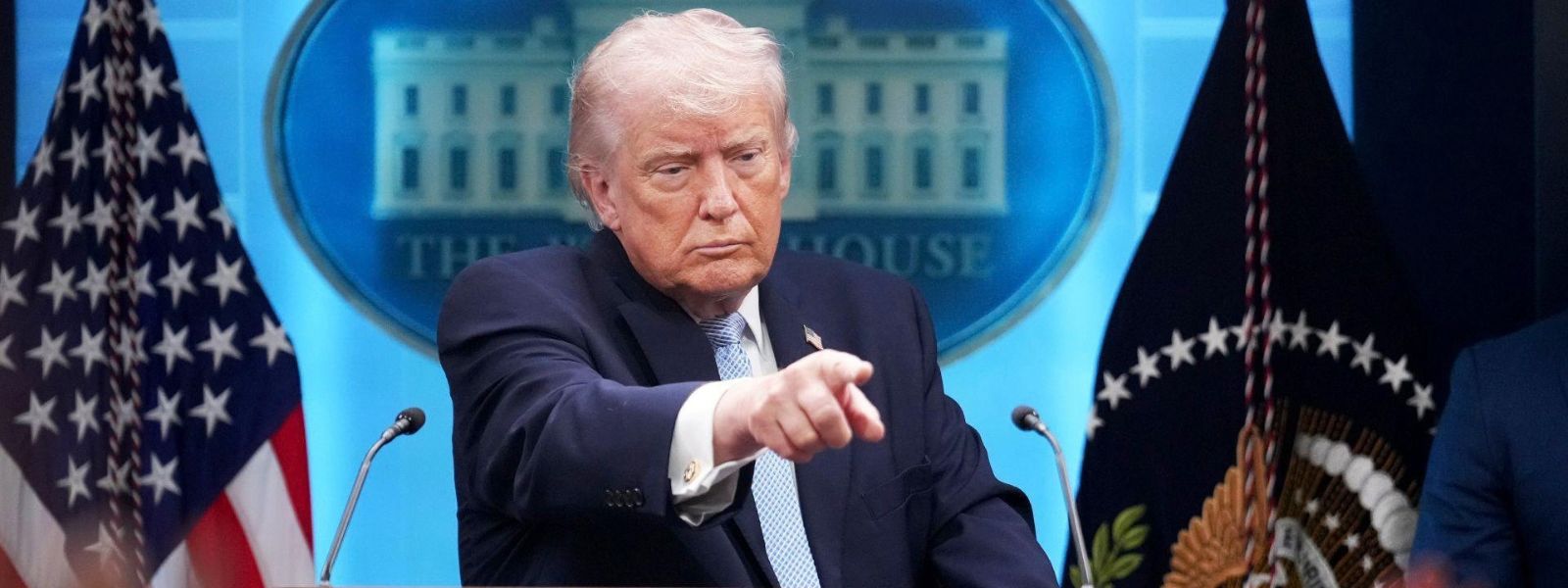 Judge blocks Trump's White House media ban